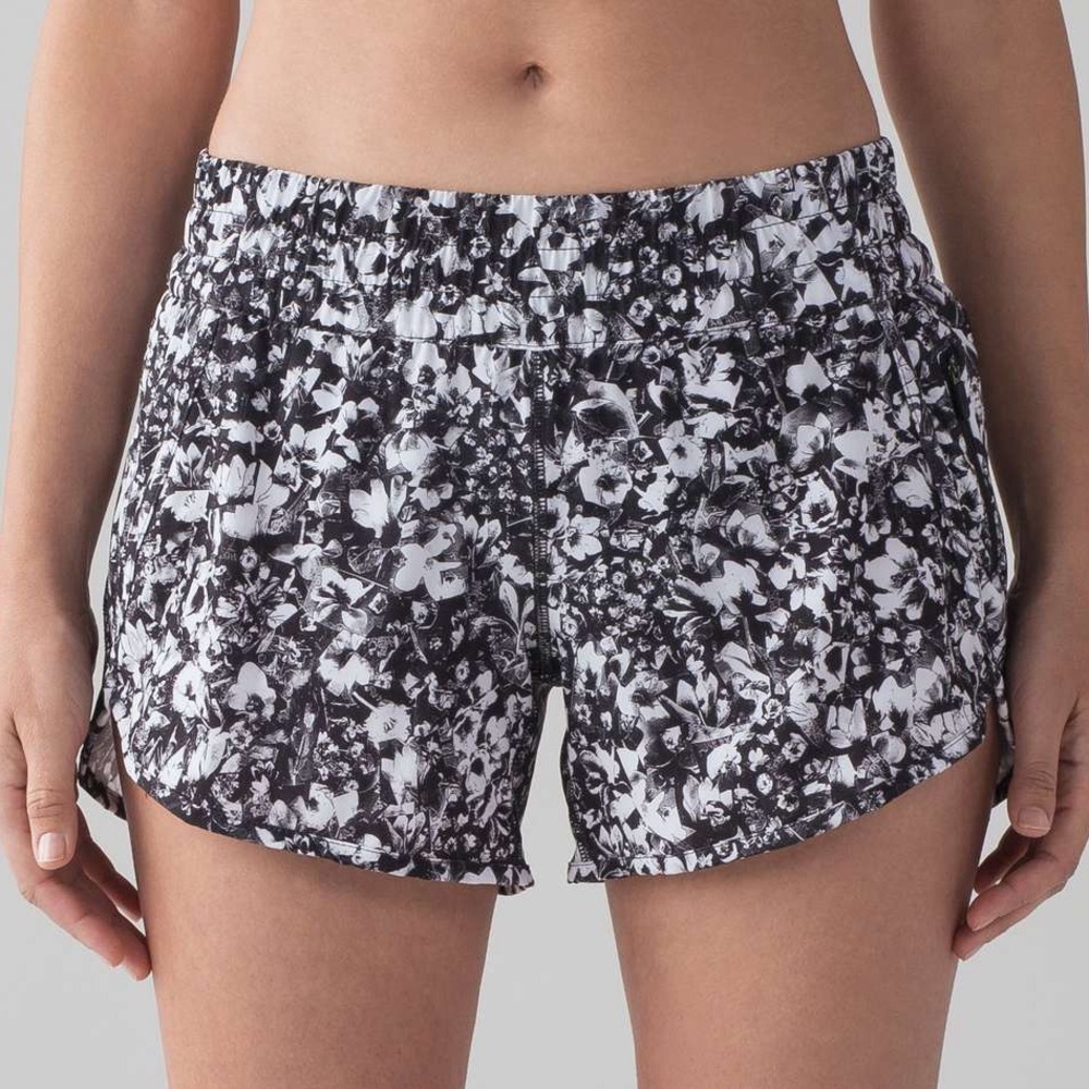 Lululemon Tracker Short V Size 6 4" running workout mid-rise gyms shorts